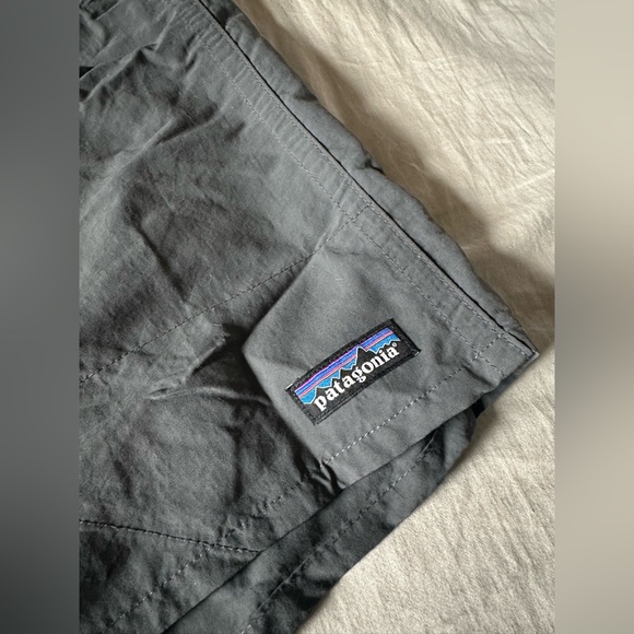 SOLD Men’s Patagonia baggies shorts forge grey - Picture 2 of 5
